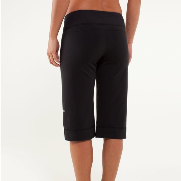 Lululemon Black Cropped Pants Size 2 - Picture 2 of 3